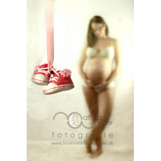 Fotografie Schwangerschaft Babybauch Maternity Saar Pfalz Schuhe Rosa Mama