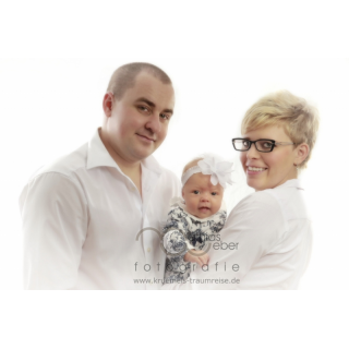 Portraitfotografie Saar Pfalz Peoplefotografie Babyfotografie Vater Mutter Baby Familie Gruppe WeiÃ