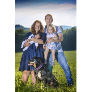 Portraitfotografie Saar Pfalz Peoplefotografie Familienfoto Ehepaar Kinder Baby Hund Wiese Outdoor