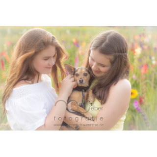 Portraitfotografie Saar Pfalz Peoplefotografie Familienfoto Hund MÃ¤dchen Blumen Sommer