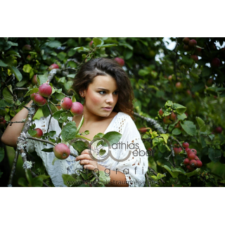 Portraitfotografie Saar Pfalz Peoplefotografie Frau Fashion Beauty Portrait Natur Outdoor Apfel Baum