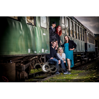 Portraitfotografie Saar Pfalz Peoplefotografie Gruppe Gruppenbild Zug Eisenbahn Familie Familienfoto