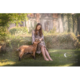 Portraitfotografie Saar Pfalz Peoplefotografie Mädchen Outdoor Ziege Park Garten romantisch 2