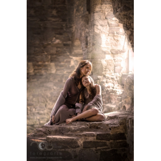 Portraitfotografie Saar Pfalz Peoplefotografie Ruine Säule Mädchen  Frau Fenster Mutter Kind Portrai